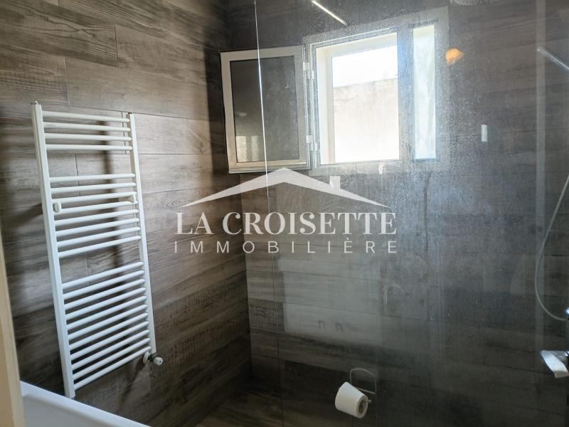 Étage de villa meublé S+3 avec jardin à La Marsa 